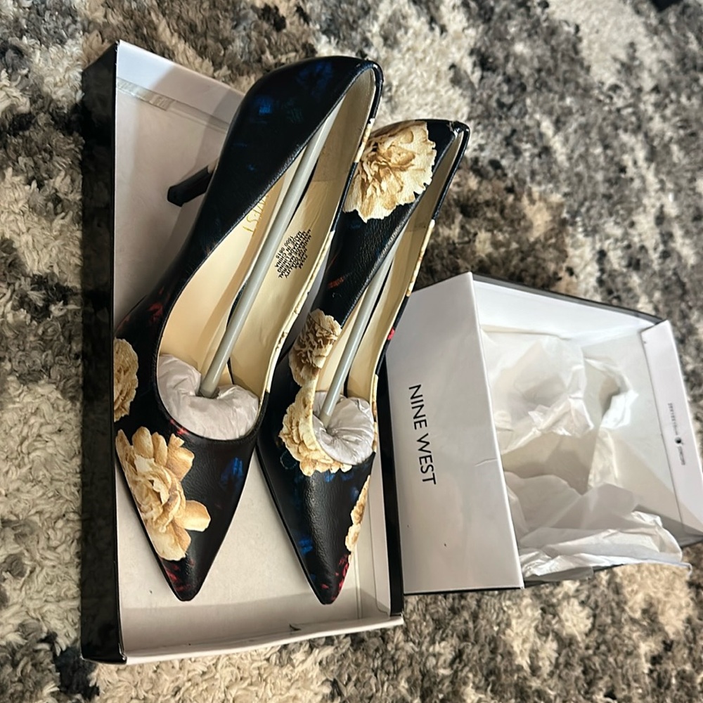 Brand New Nine West black with white/cream flower pump heels